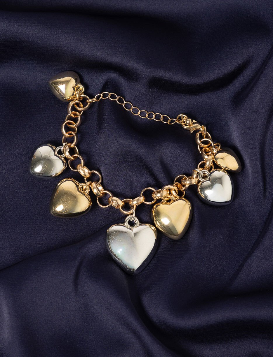 Bracelet à breloques cœurs dorés et argentés