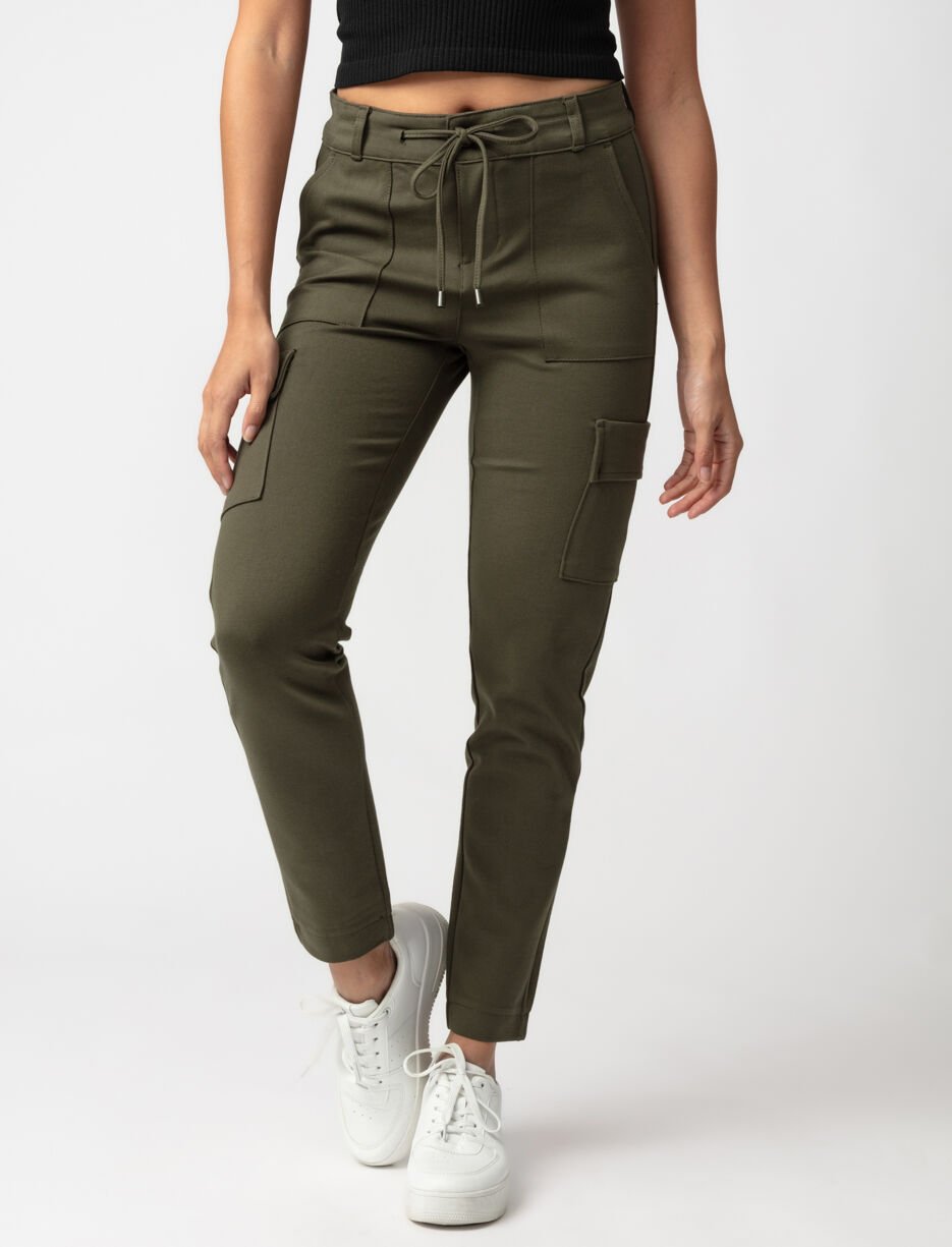 Pantalon étroit à poches cargo Pantalon étroit à poches cargo