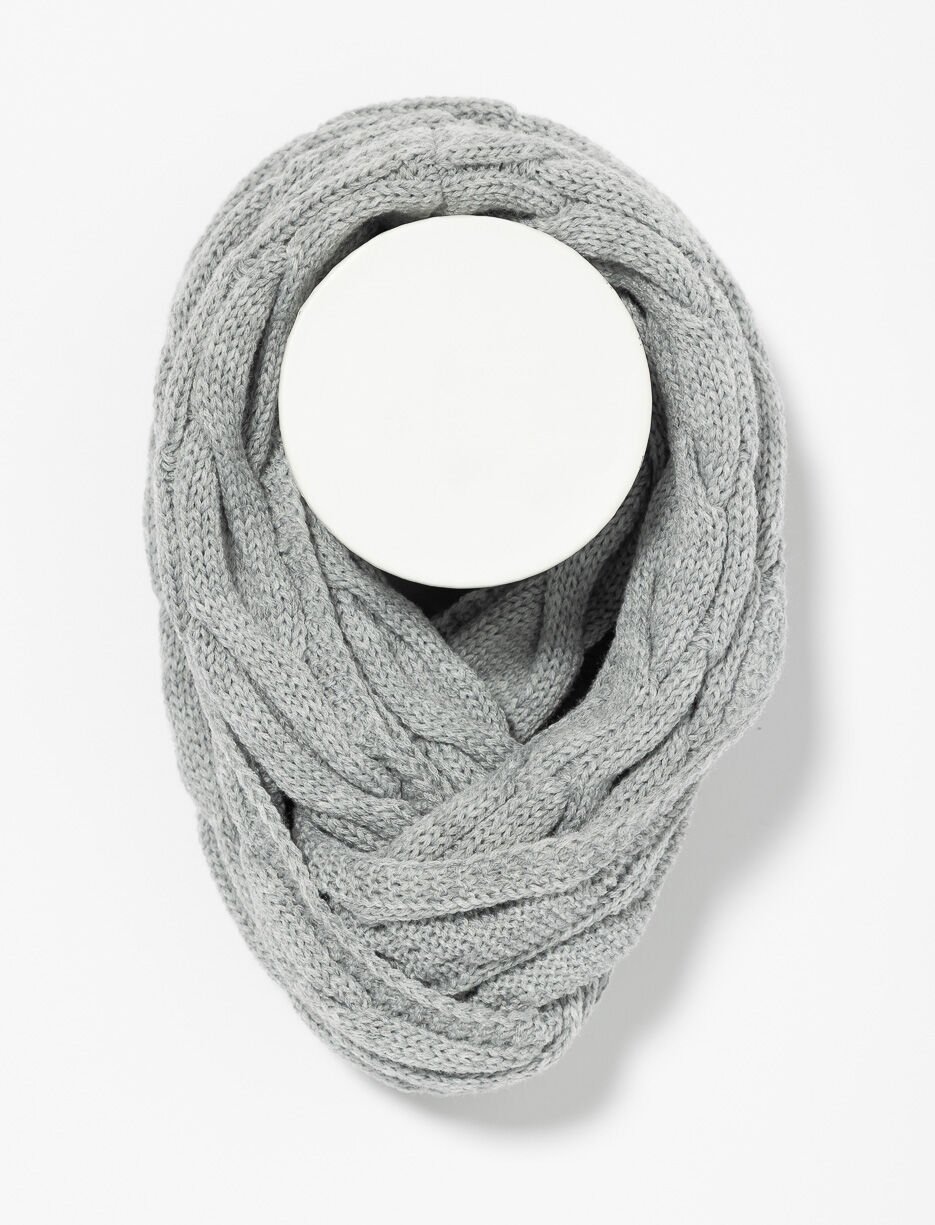 Foulard en tricot torsadé infini Foulard en tricot torsadé infini
