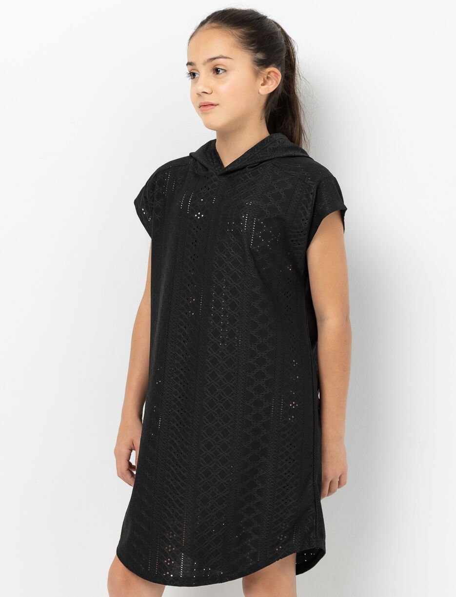 Robe à capuchon en crochet ajouré