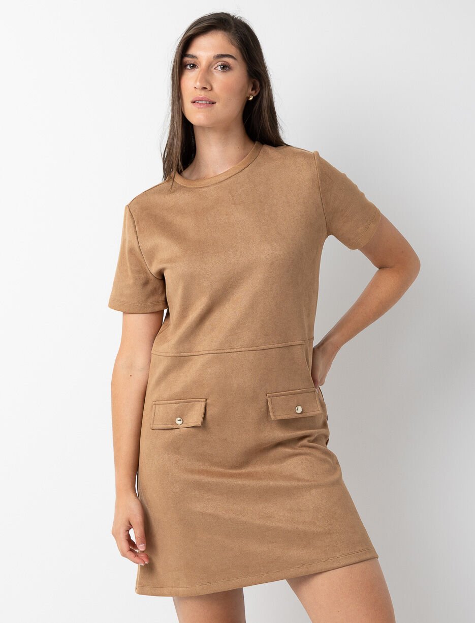 Robe en faux suède avec poches décoratives
