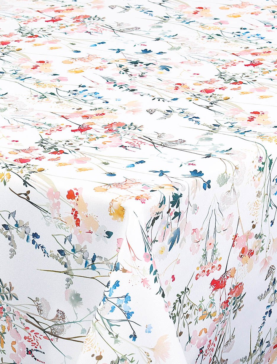 Nappe rectangulaire fleurie anti-taches - 58 x 94 po Nappe rectangulaire fleurie anti-taches - 58 x 94 po