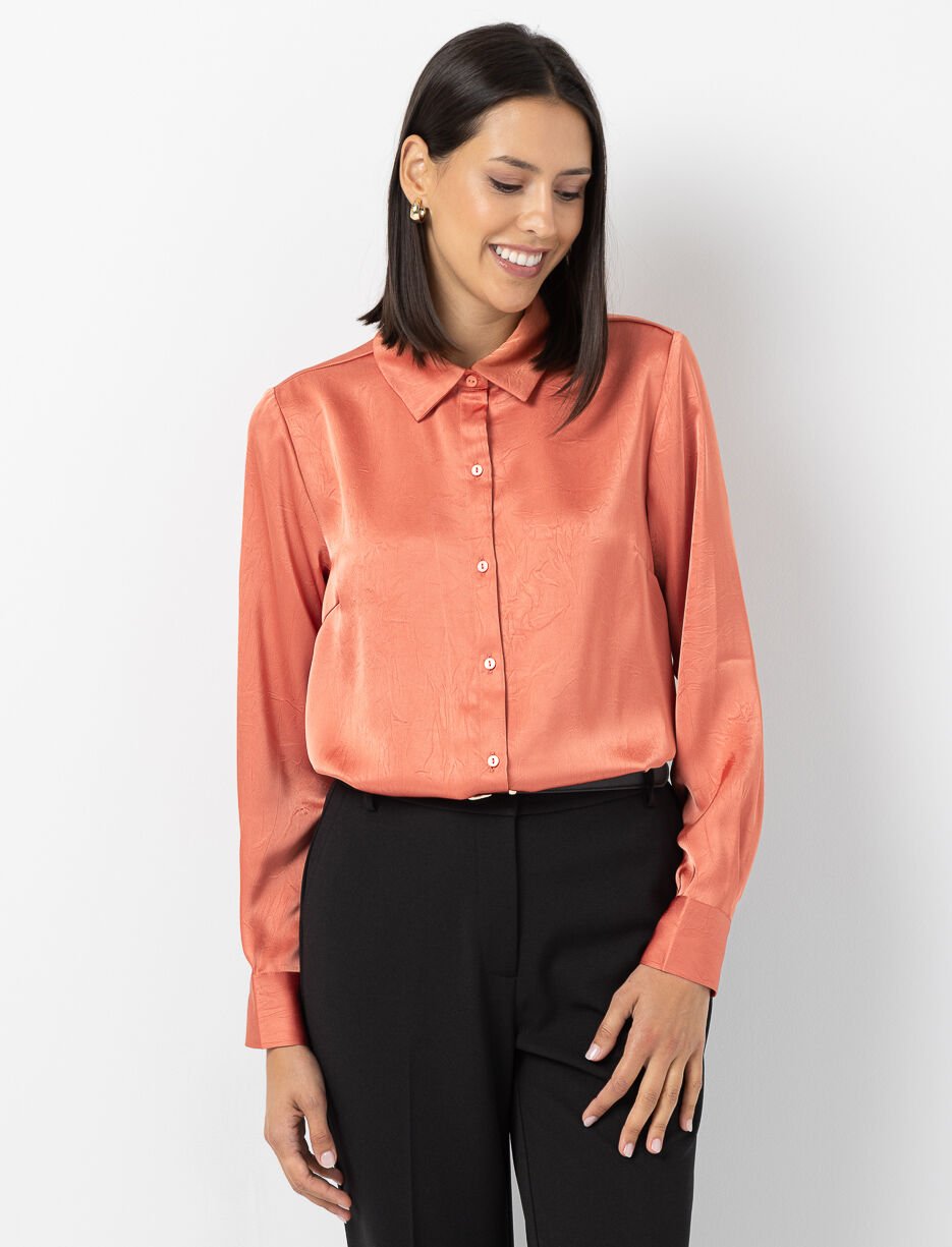 Chemise satinée à col chemisier