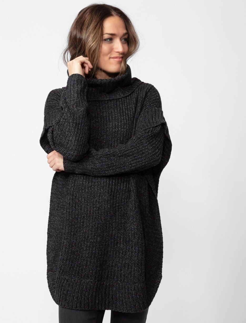 Poncho en tricot à col roulé