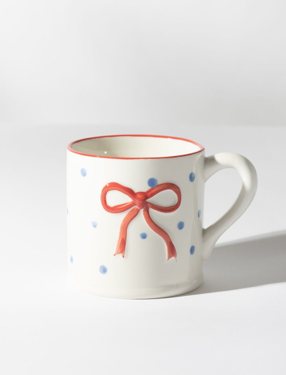 Tasse en céramique à pois avec boucle