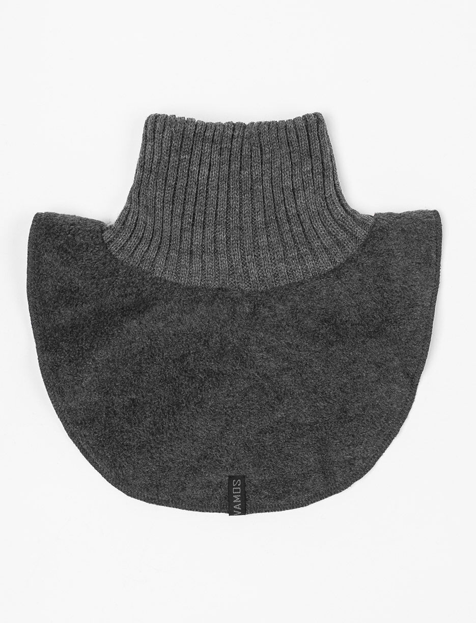 Cache-cou de tricot et polar