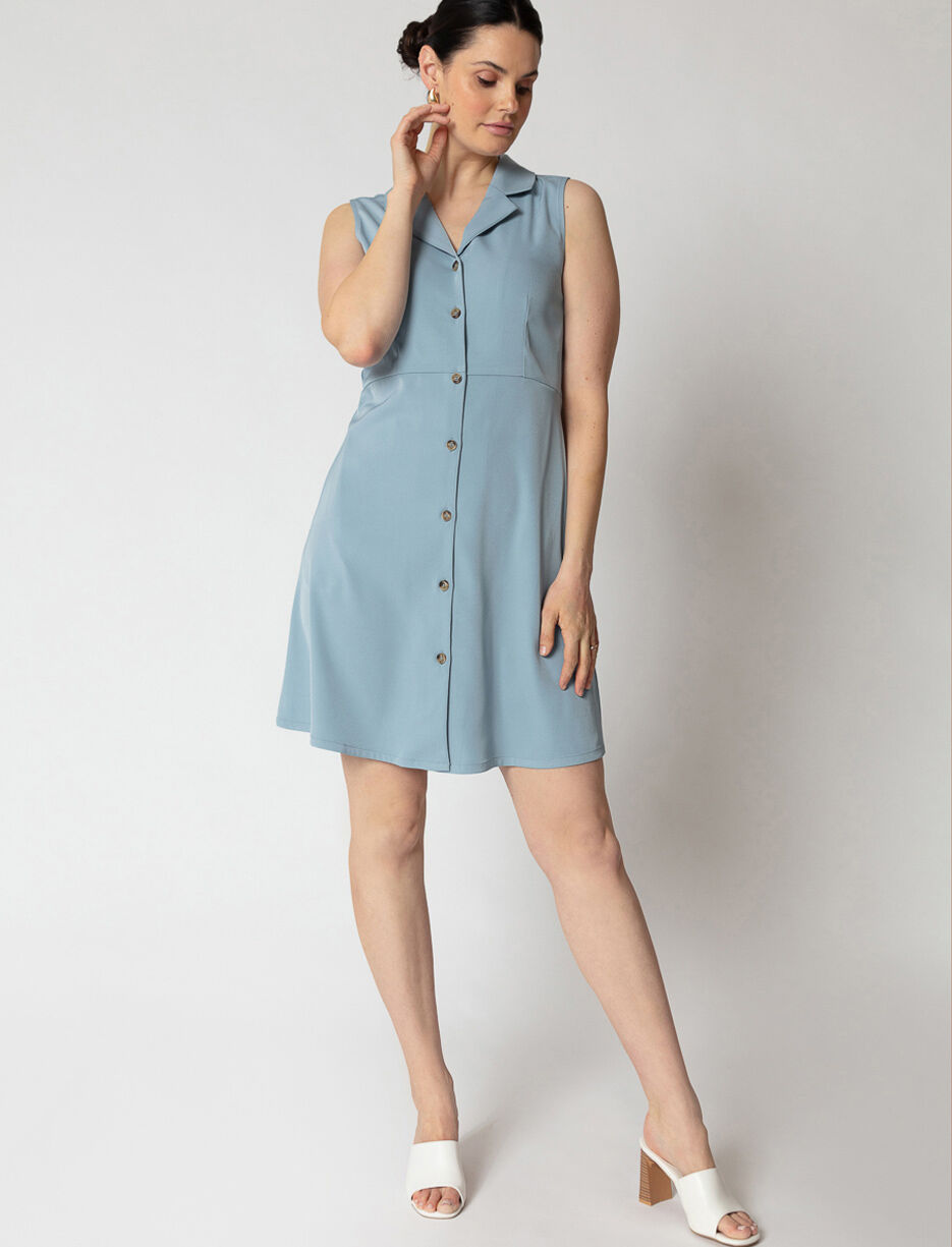 Robe à boutons et col en V