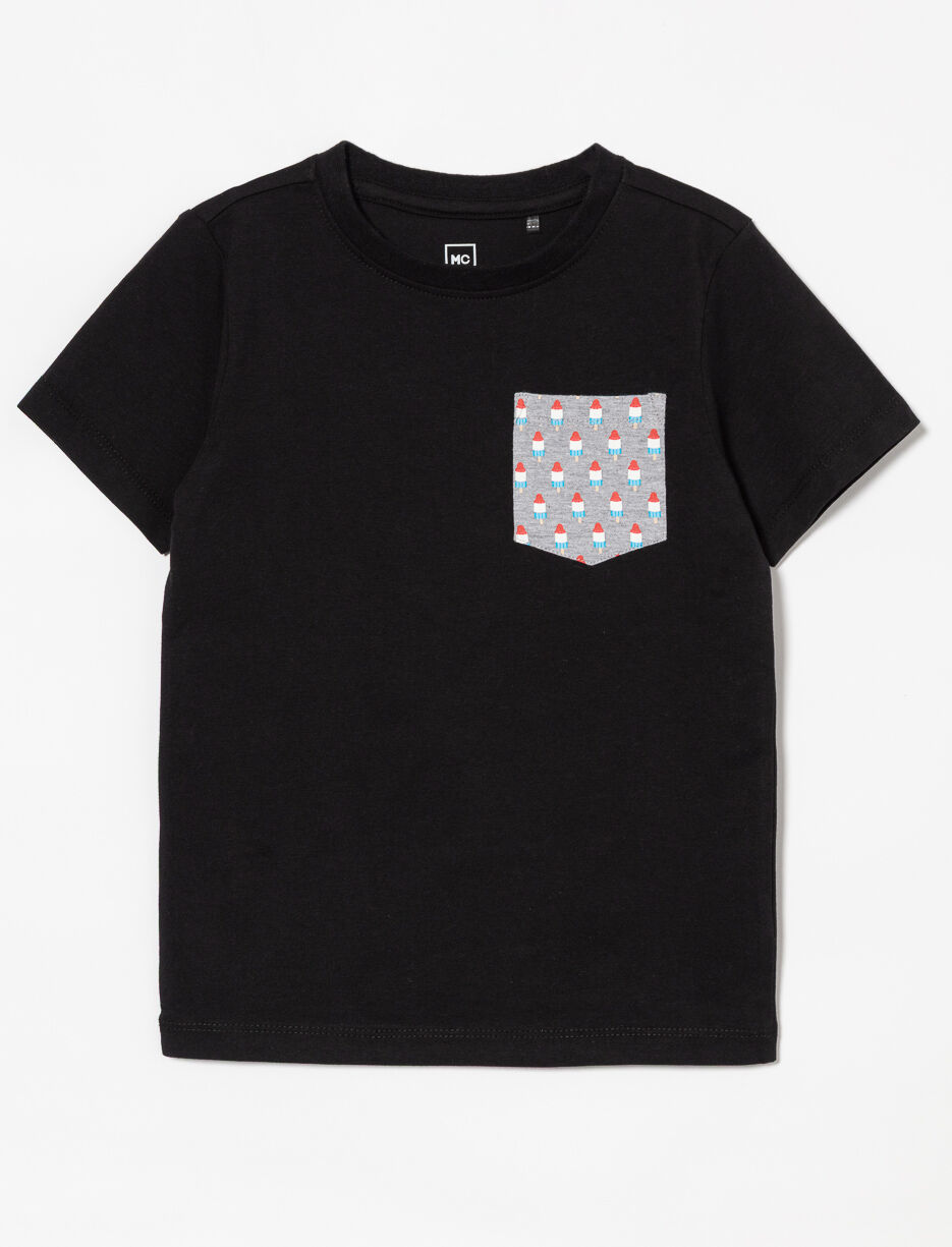 Solid T-shirt with Graphic Pocket