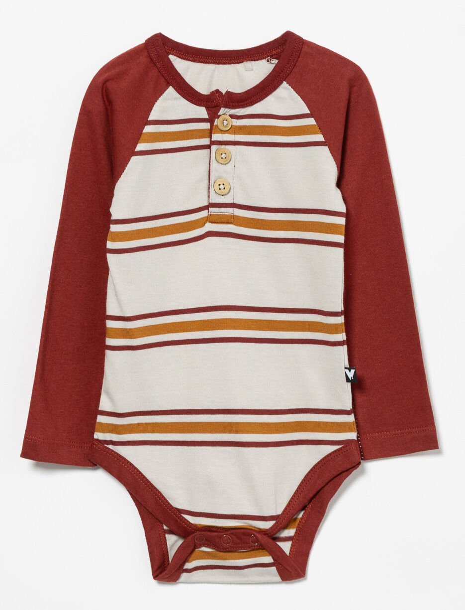 Cache-couche rayé à manches contrastantes