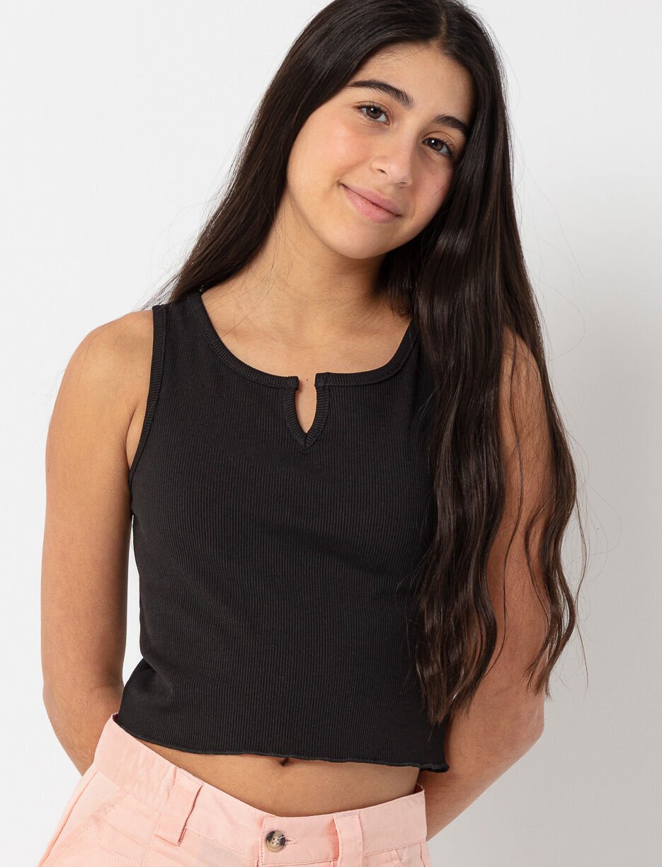 Camisole courte à col fendu