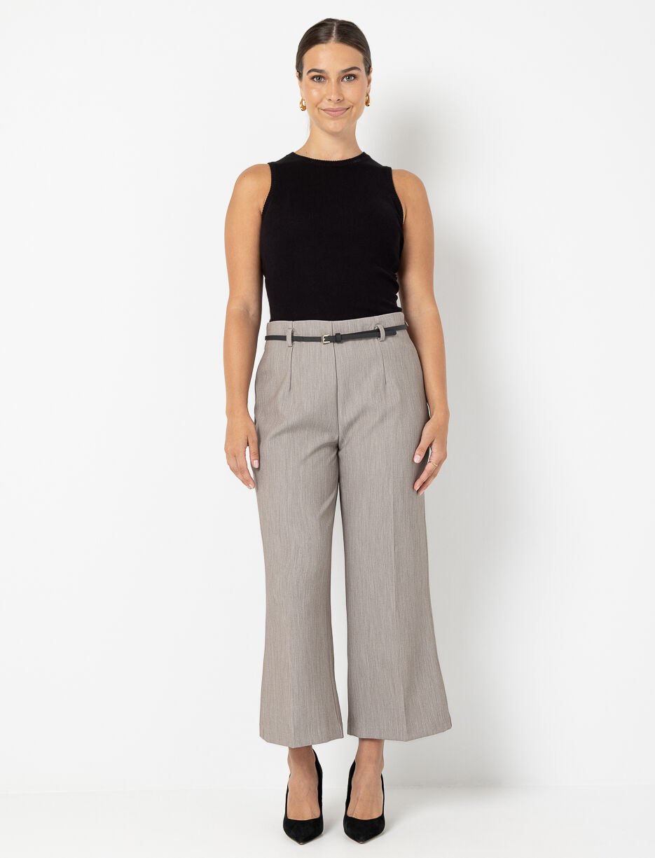 Pantalon à jambe large à plis et ceinture Pantalon à jambe large à plis et ceinture