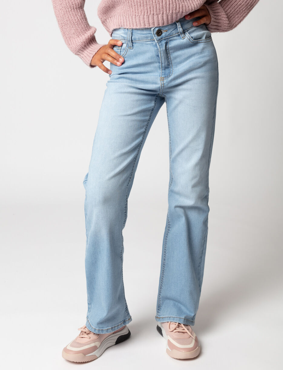 Jean semi-évasé à taille régulière