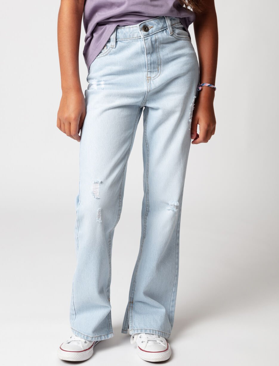 Jean droit avec fentes au bas