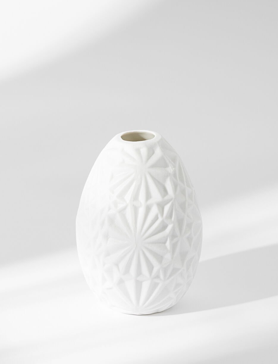 Petit vase en porcelaine texturé blanc