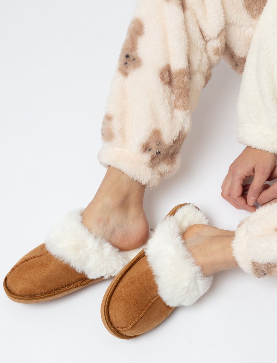 Pantoufles mules à fausse fourrure