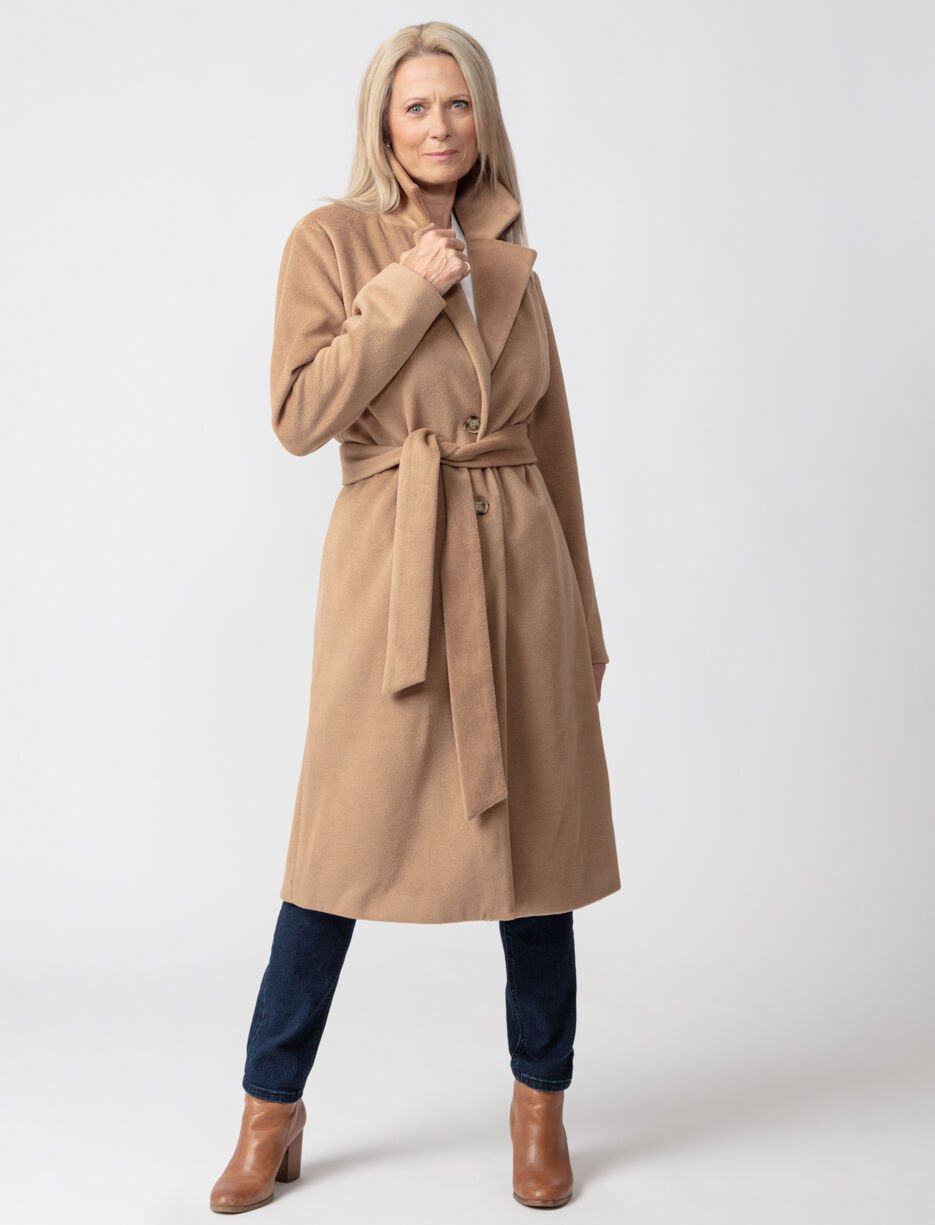 Buttoned Coat with Belt Buttoned Coat with Belt