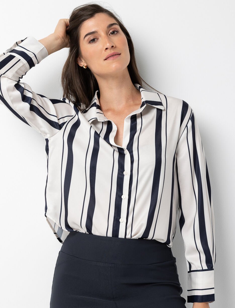 Blouse satinée rayée à col en V
