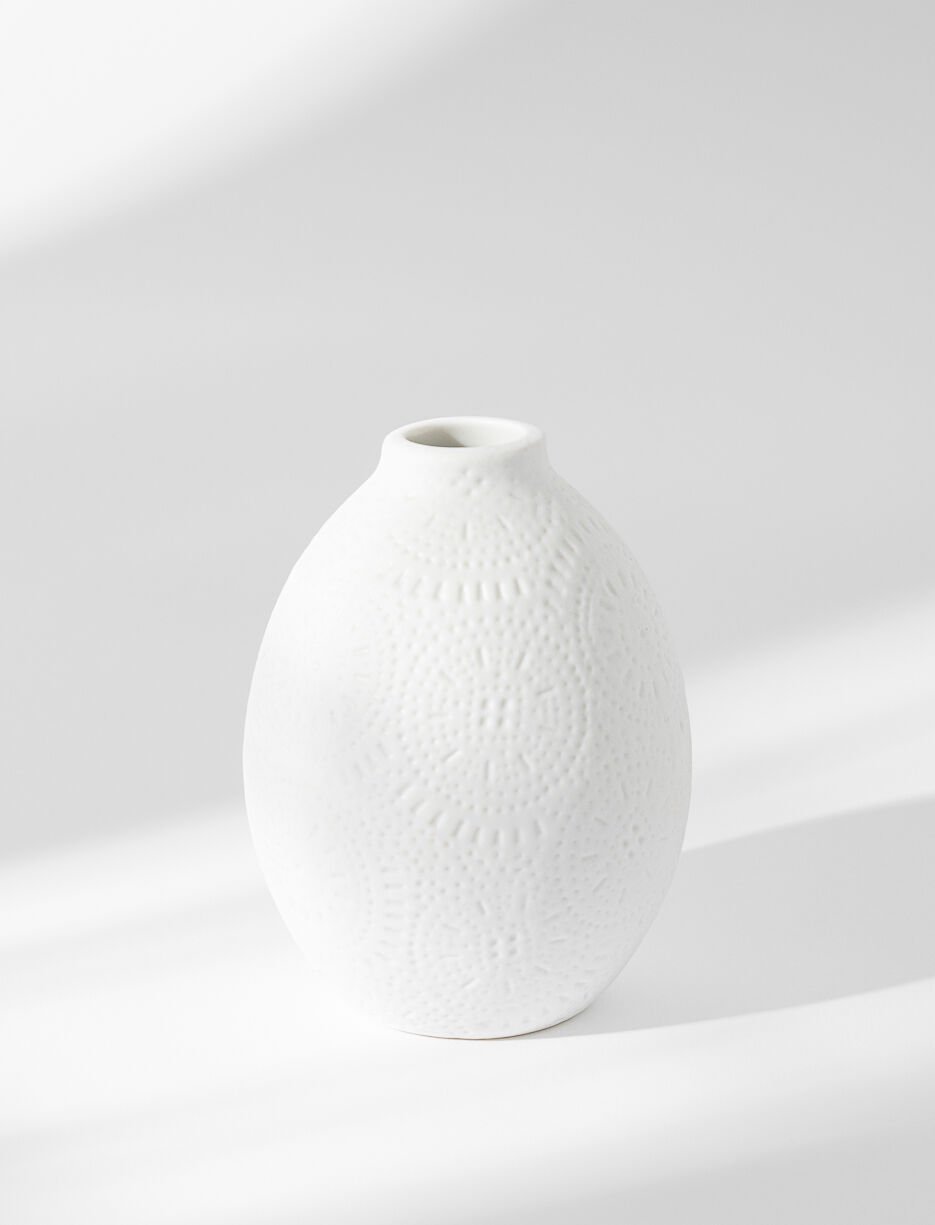 Petit vase en porcelaine texturé blanc