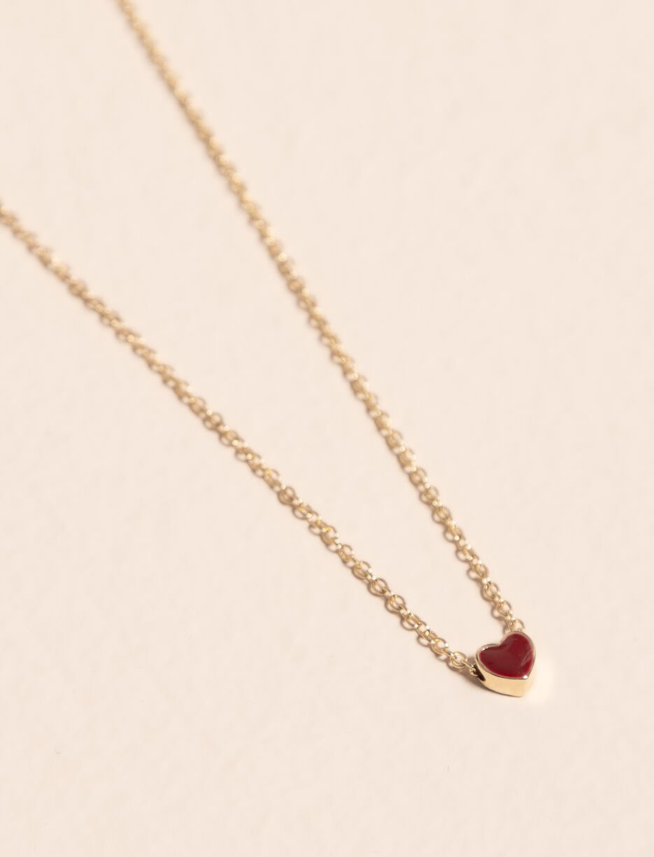 Collier doré avec pendentif coeur
