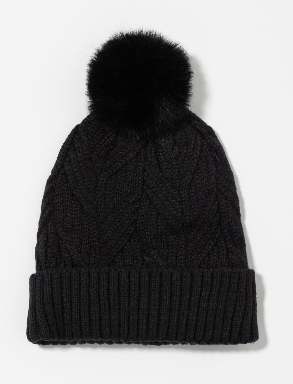 Tuque en tricot avec pompon Tuque en tricot avec pompon