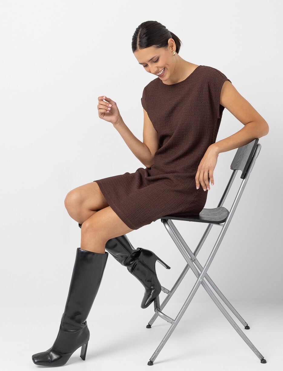 Robe ajustée texturée à mancherons