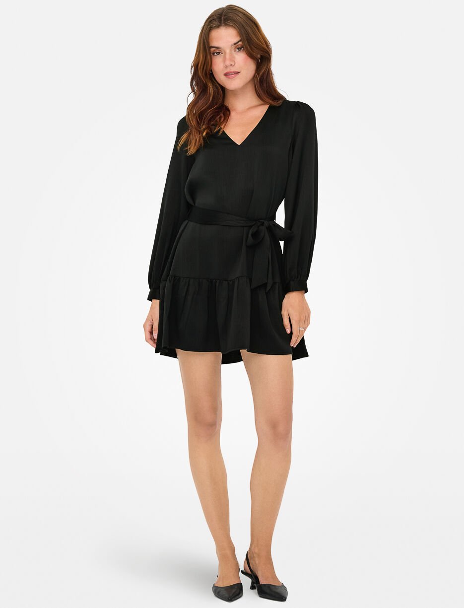Robe satinée à col V avec ceinture Robe satinée à col V avec ceinture