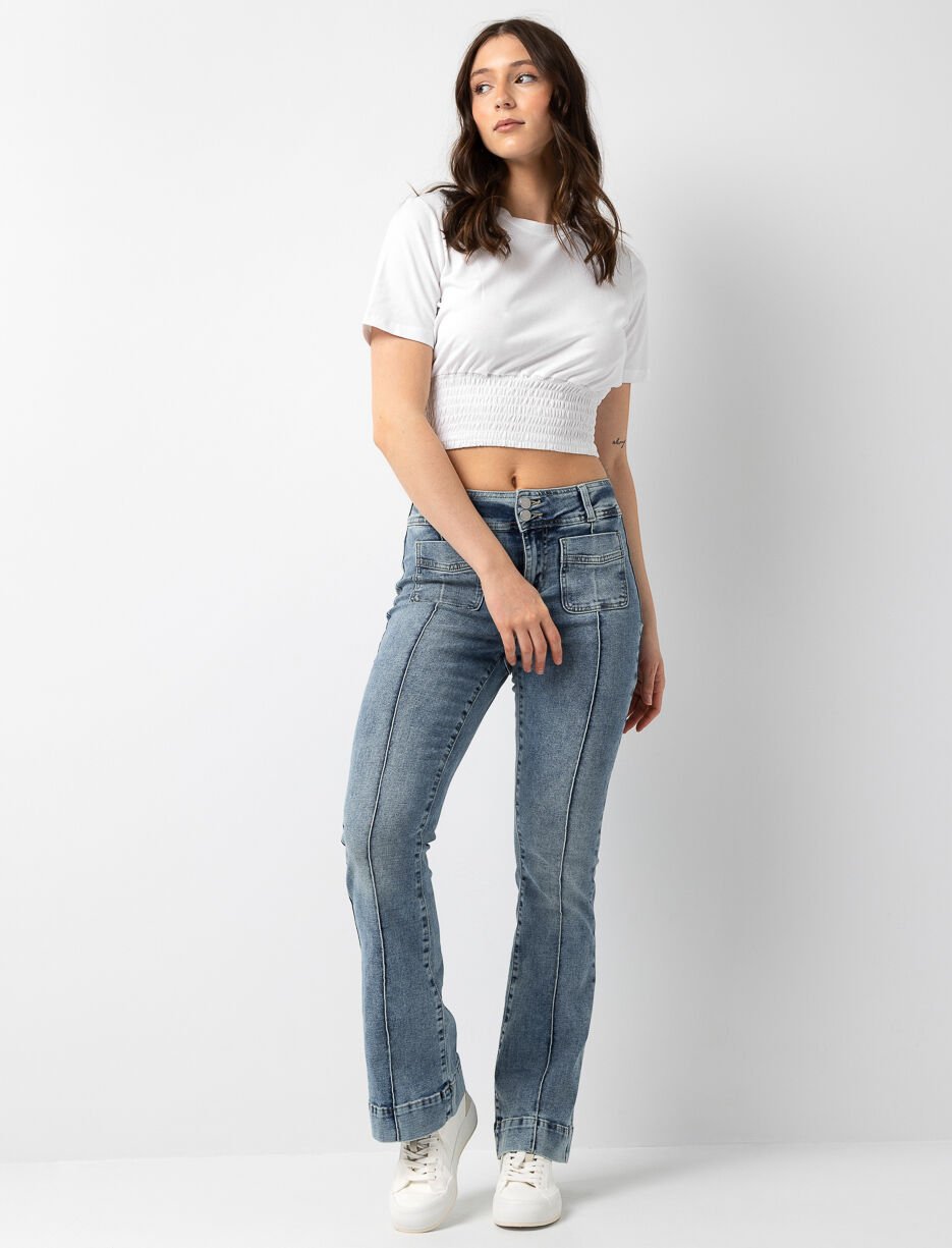 Jean semi-évasé à taille régulière