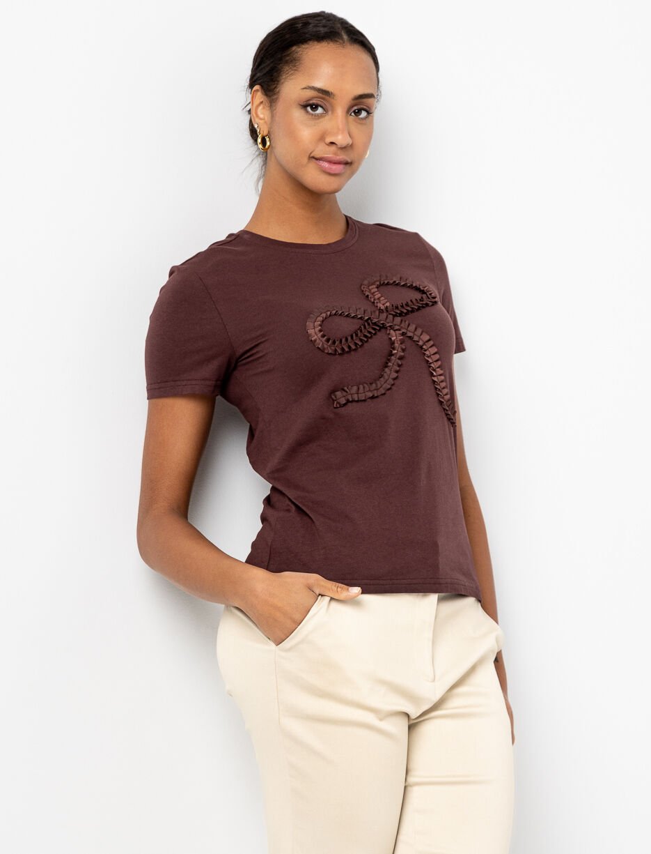 T-shirt avec boucle en relief