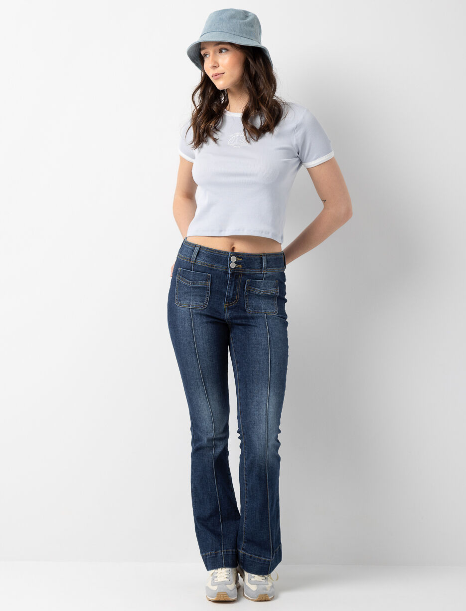 Jean semi-évasé à taille régulière