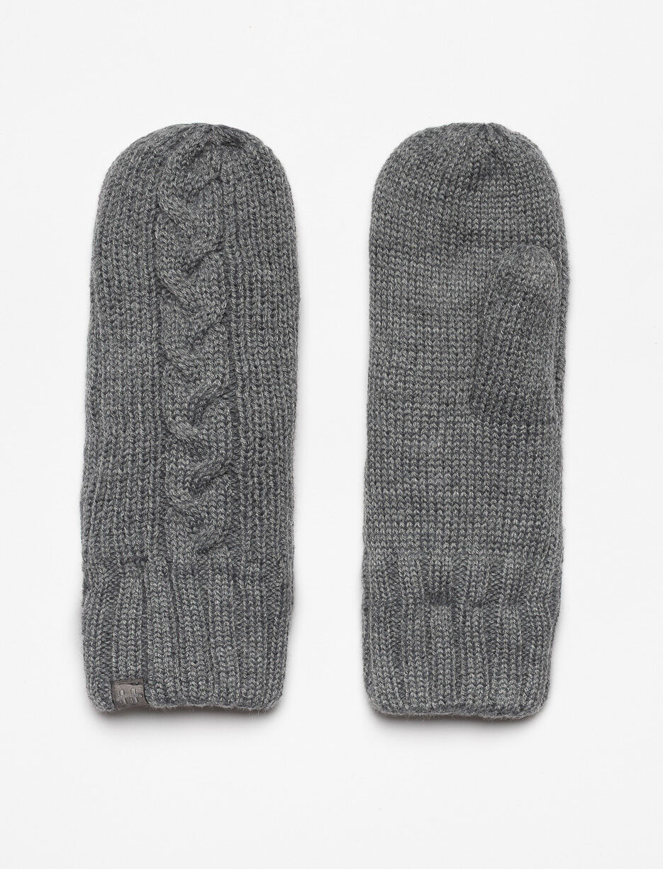 Mitaines en tricot torsadé