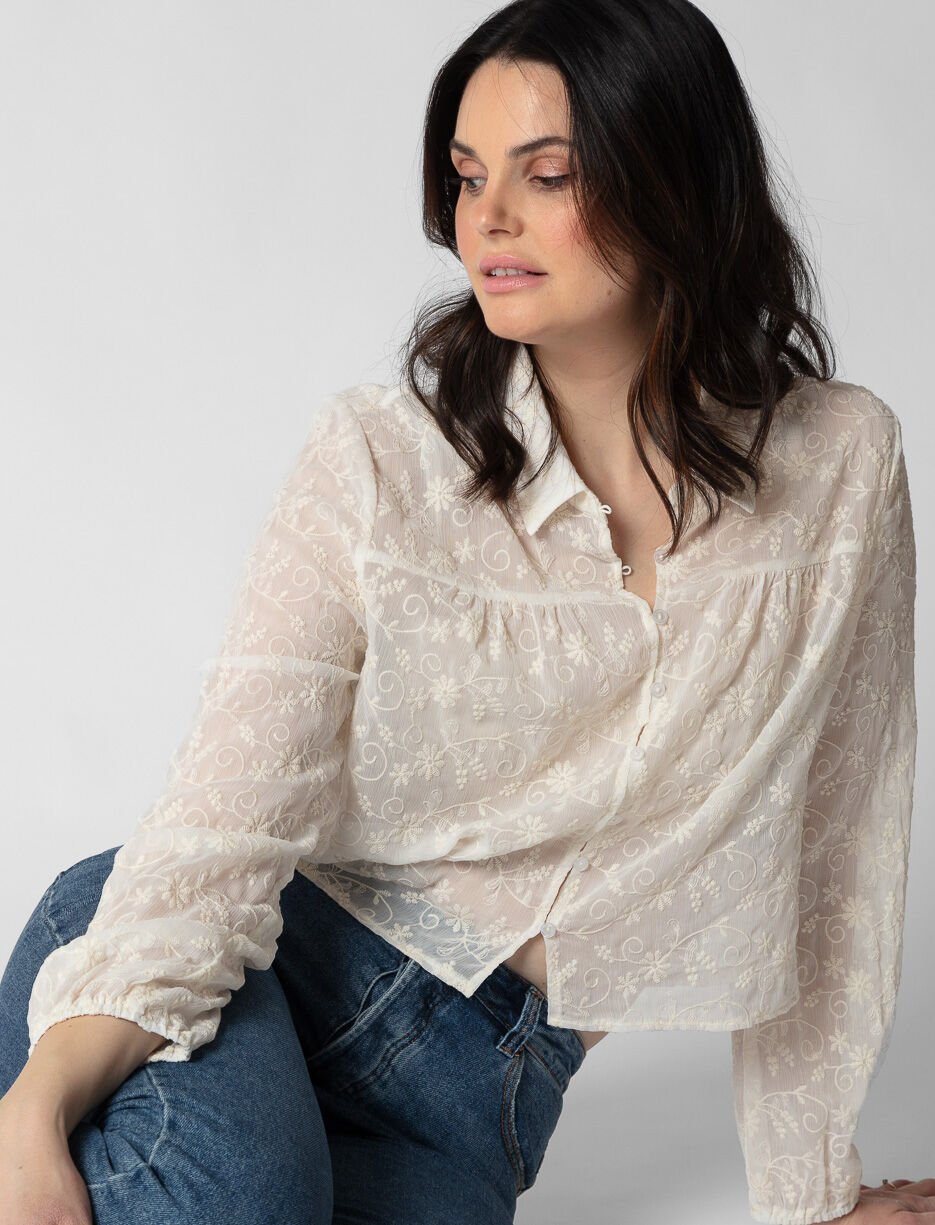 Blouse brodée transparente