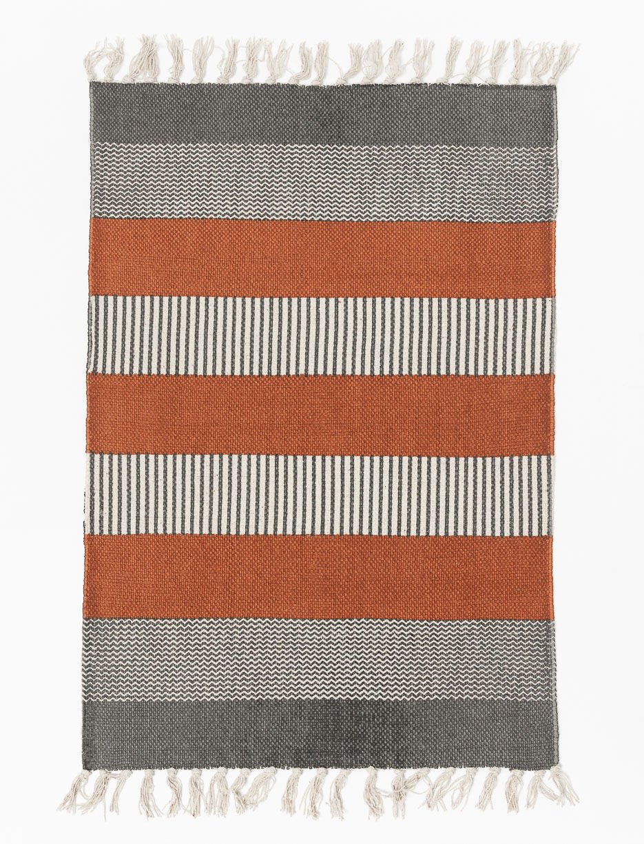 Tapis à rayures en jute