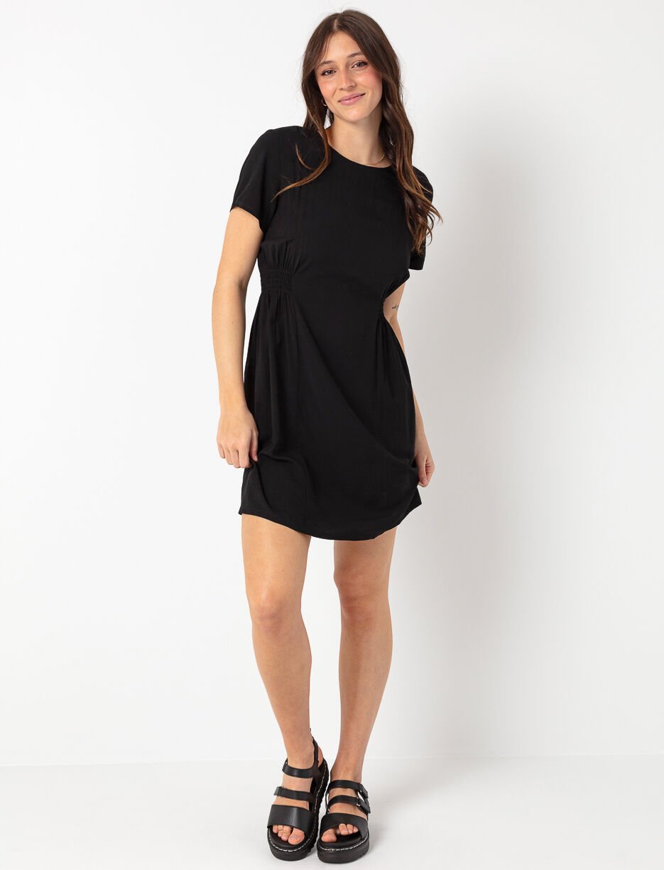 Robe unie ceintrée à la taille