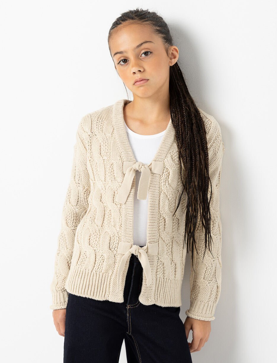 Cardigan en tricot à nœuds