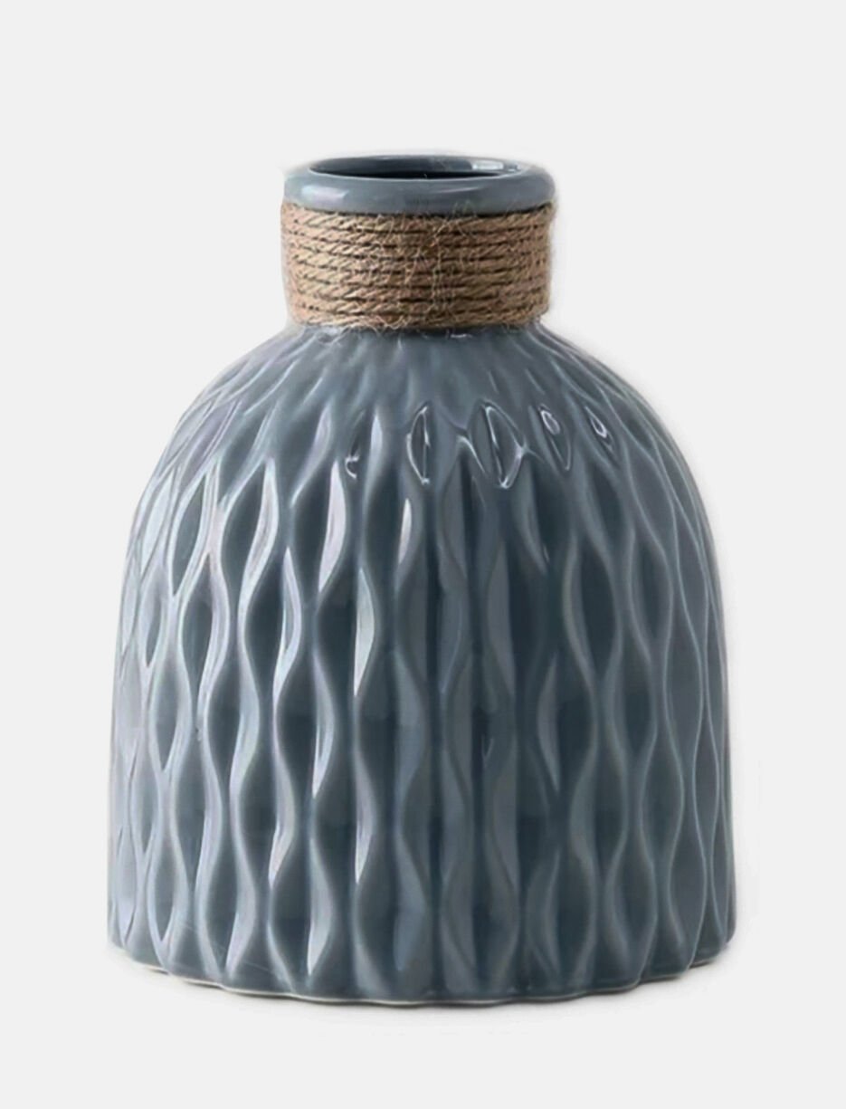 Vase en gr&egrave;s bleu textur&eacute; avec corde