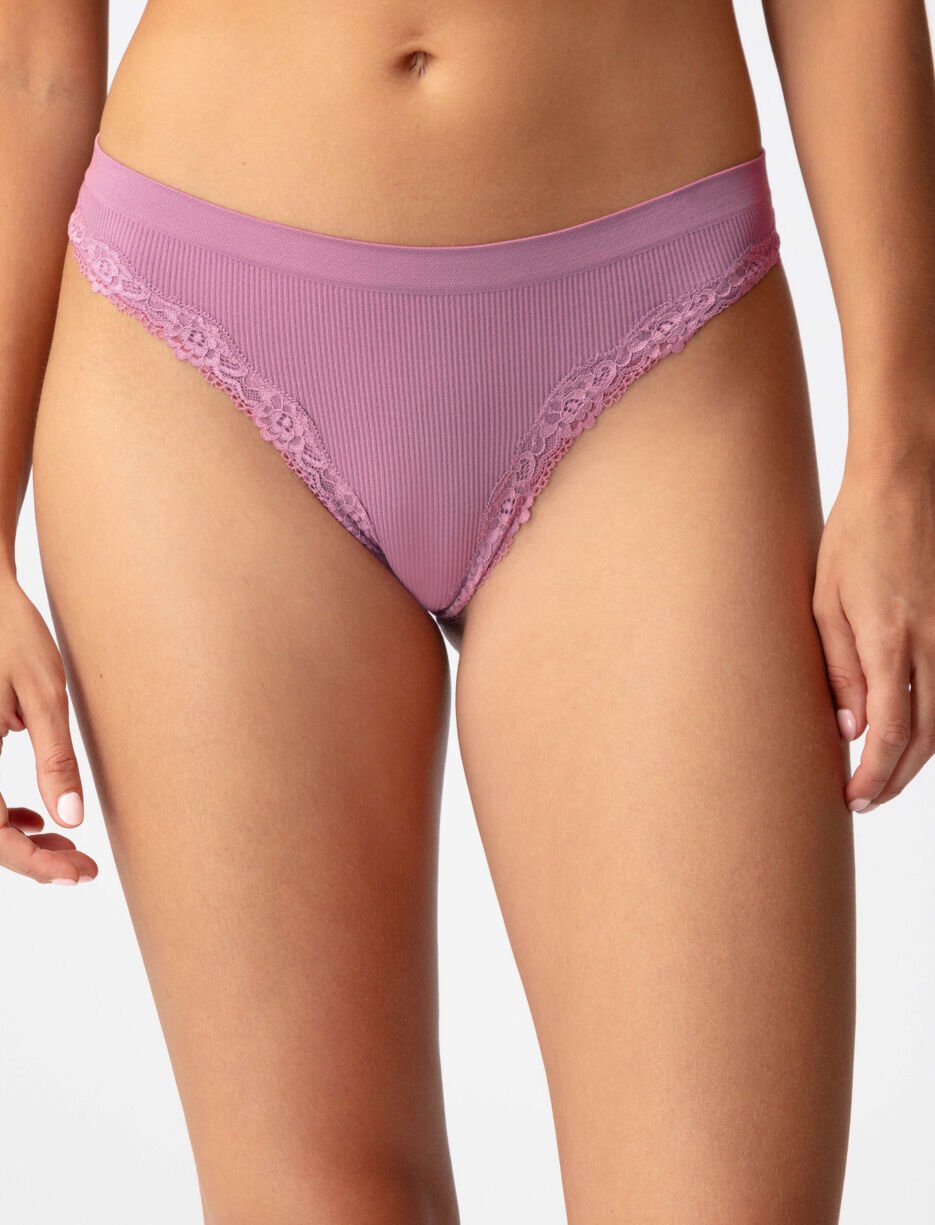 Culotte tanga en dentelle