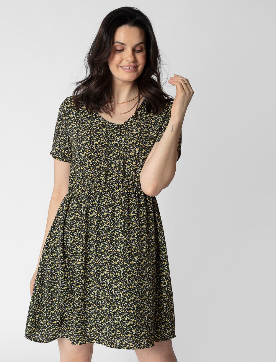 Robe fleurie cintrée à la taille