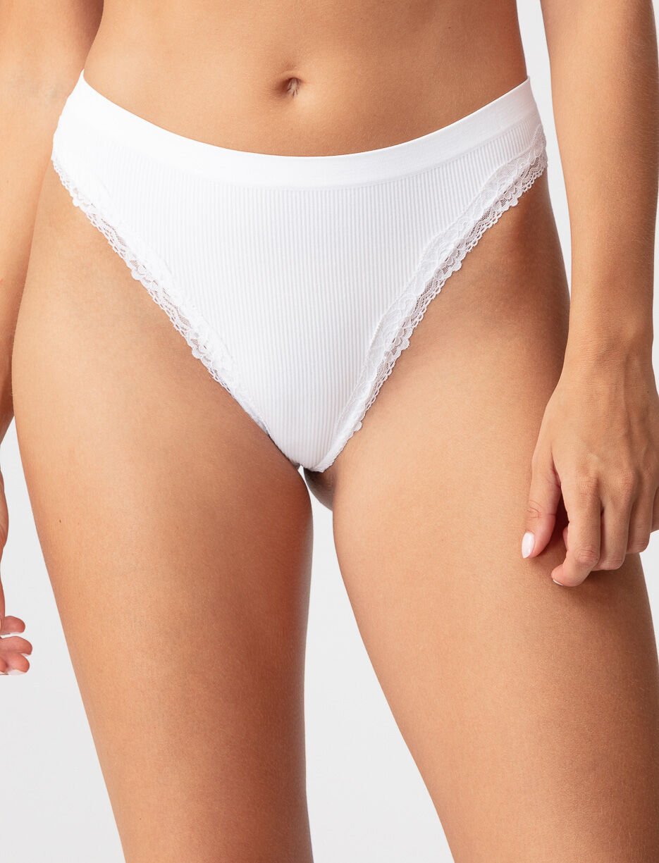 Culotte tanga en dentelle