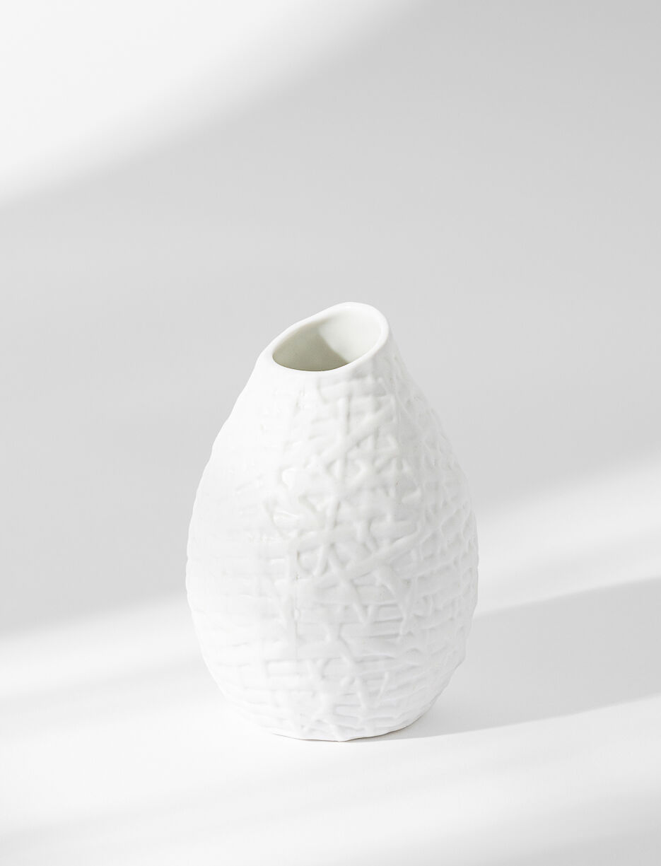 Petit vase en porcelaine texturé blanc