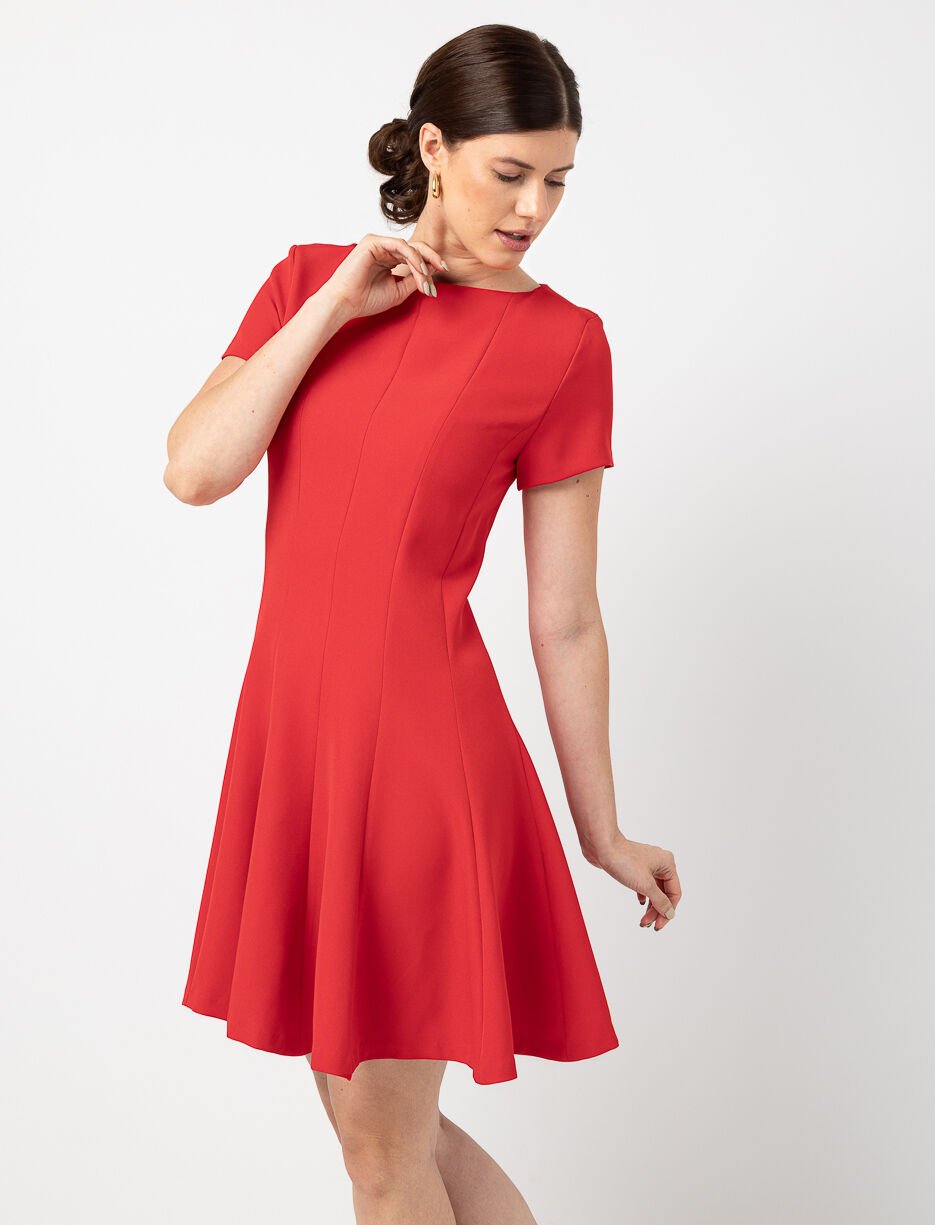 Robe ajustée à godets Robe ajustée à godets