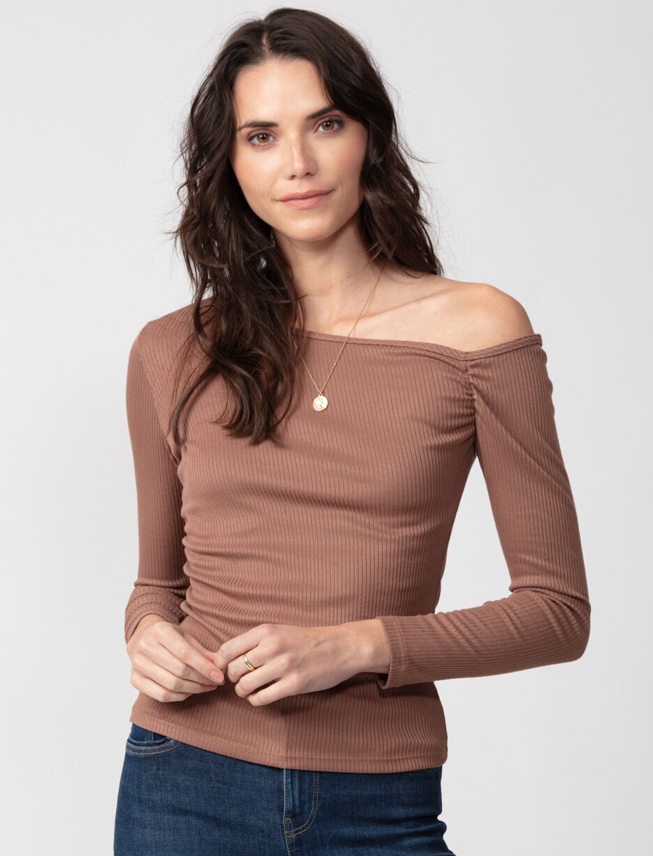 Ribbed Off-the-shoulder T-shirt